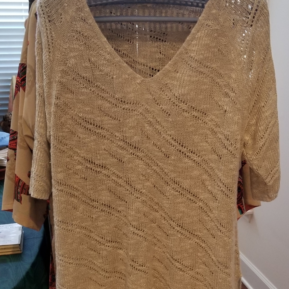Ladies Eileen Fisher top- Italian yarn,made in China. Light tan